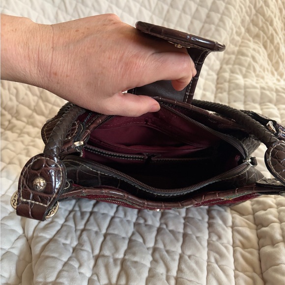 Elegant Floral Tapestry Bag with Brown Accents - Picture 5 of 10